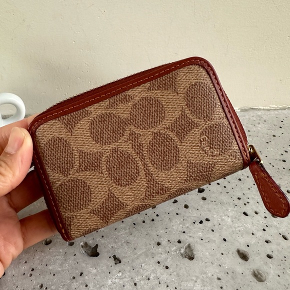 NWT Coach Coated Canvas Signature Small Zip Around Card Case - Picture 1 of 3